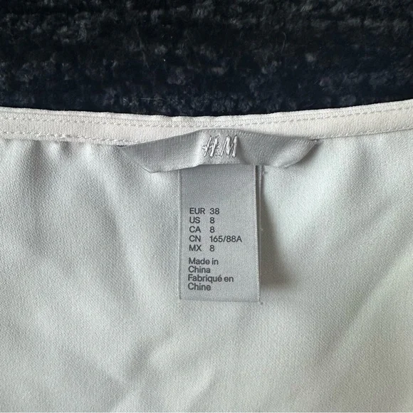 H&M Ruffle Bell Sleeve Blouse - Picture 4 of 8